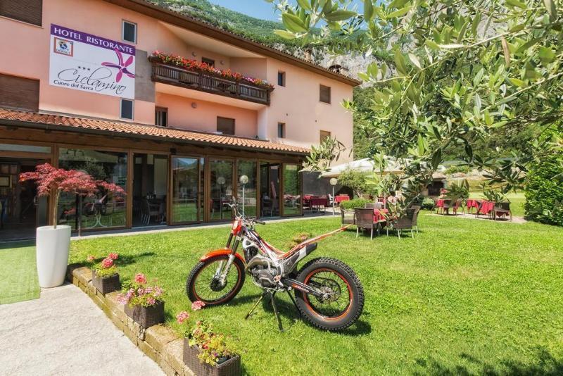 Hotel Ciclamino Pietramurata Luaran gambar